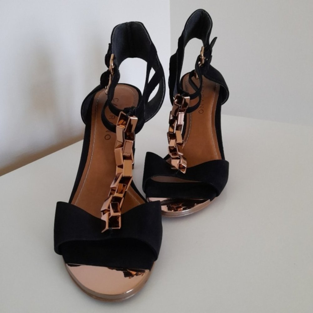 CARRANO Leather Suede Black Gold Chain T-Bar Peep Toe Block Heels